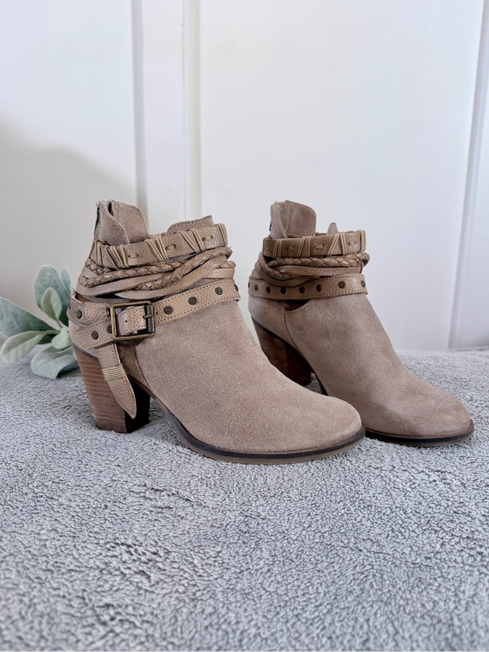 Naughty Monkey Ankle Boots Sz 8 taupe suede Leather buckle boho braided Booties